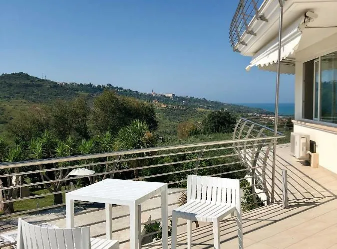 Курортный комплекс La Collina Dei Colori Васто